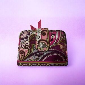 Vera Bradley small Wallet featuring the retired "Very Berry pattern. Snap